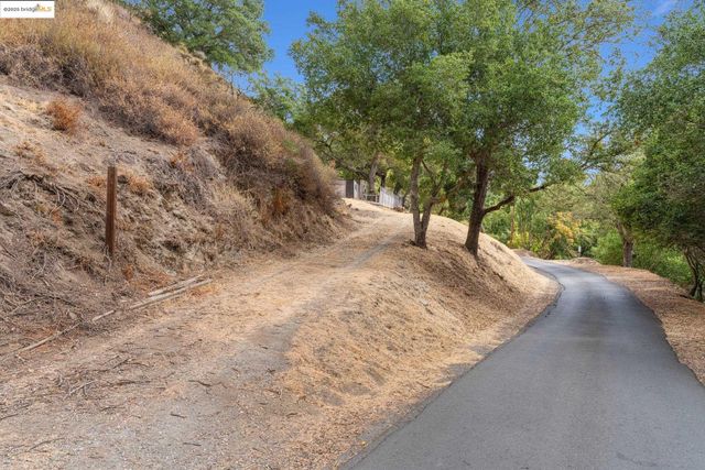Bradbury Dr, Lafayette, CA 94549