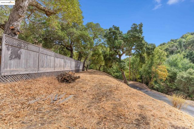 Bradbury Dr, Lafayette, CA 94549