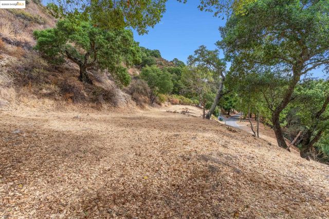 Bradbury Dr, Lafayette, CA 94549