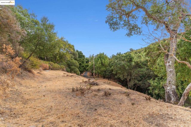Bradbury Dr, Lafayette, CA 94549