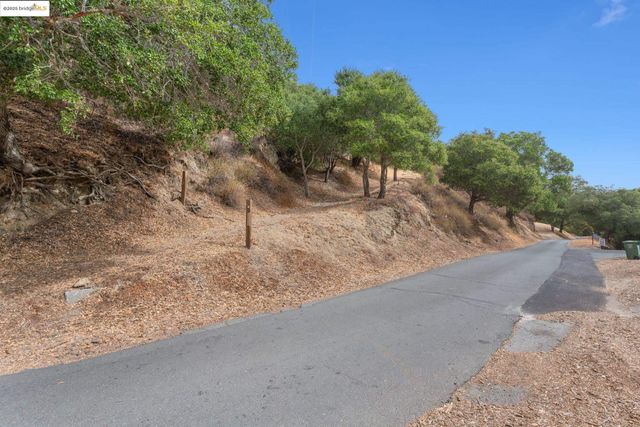 Bradbury Dr, Lafayette, CA 94549
