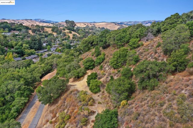 Bradbury Dr, Lafayette, CA 94549