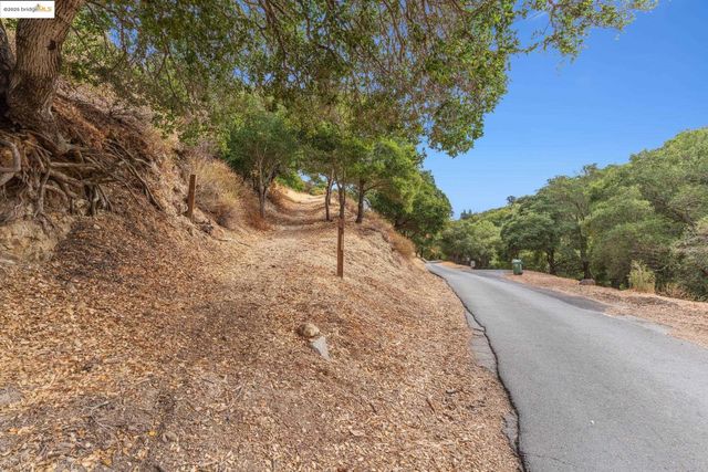 Bradbury Dr, Lafayette, CA 94549