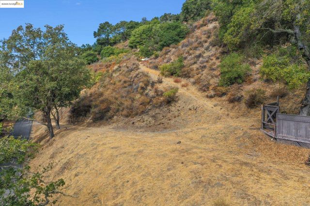 Bradbury Dr, Lafayette, CA 94549
