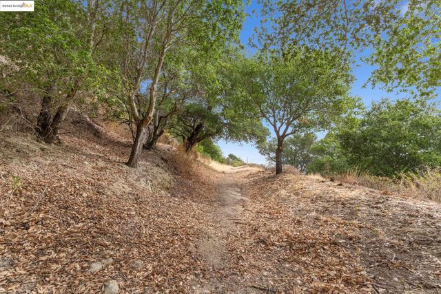 Bradbury Dr, Lafayette, CA 94549