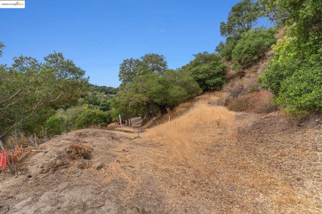 Bradbury Dr, Lafayette, CA 94549