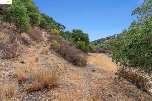 Bradbury Dr, Lafayette, CA 94549