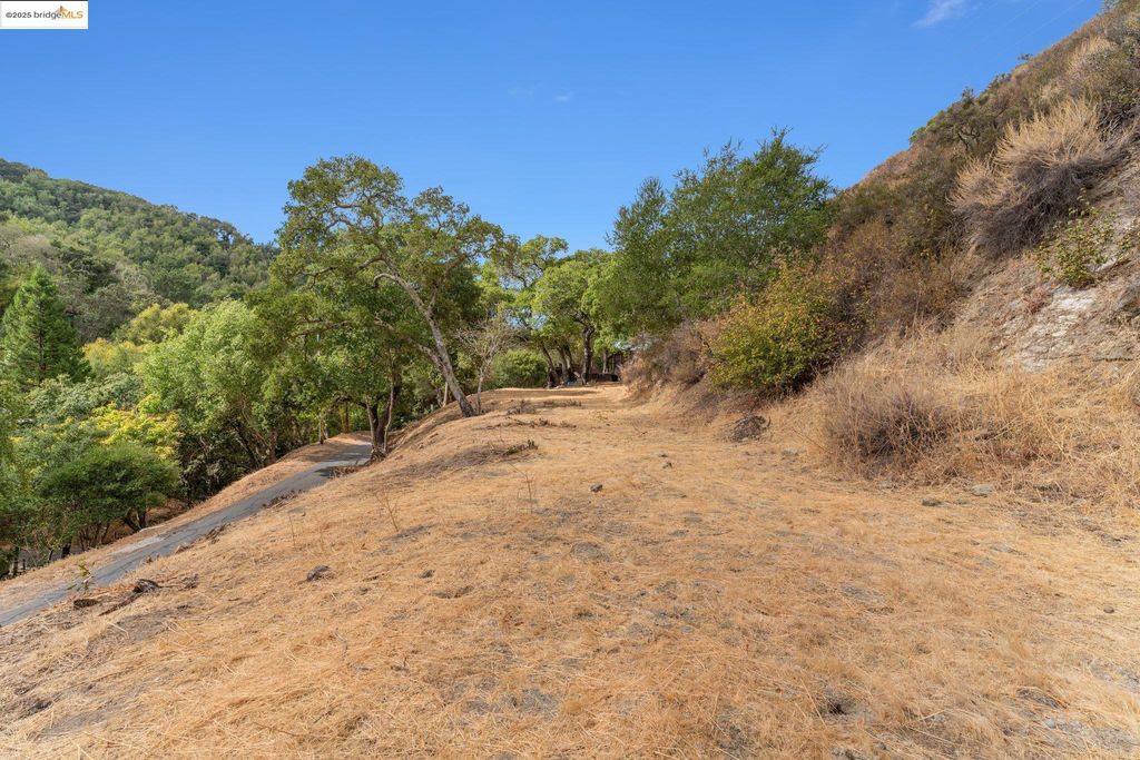 Bradbury Dr, Lafayette, CA 94549