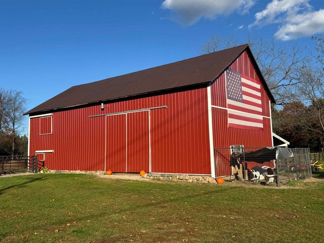 7684 W Beard Road, Perry, MI 48872