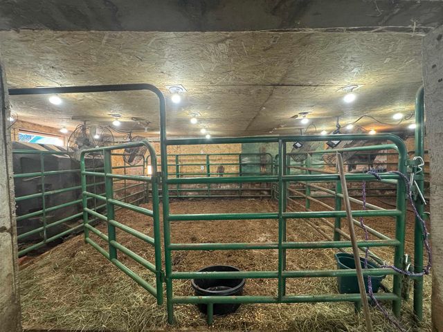 7684 W Beard Road, Perry, MI 48872