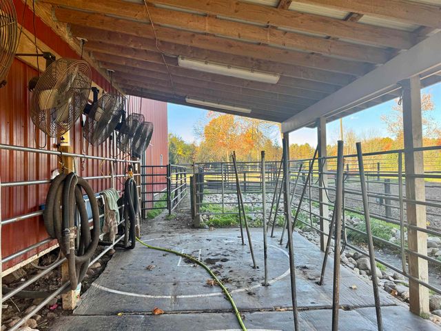 7684 W Beard Road, Perry, MI 48872