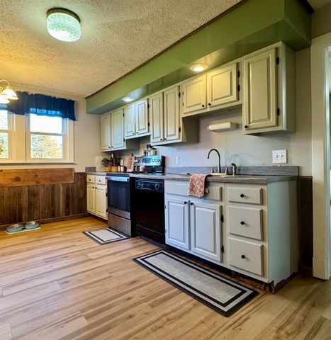 7684 W Beard Road, Perry, MI 48872