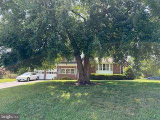 8310 ASHWOOD DR, Alexandria, VA 22308