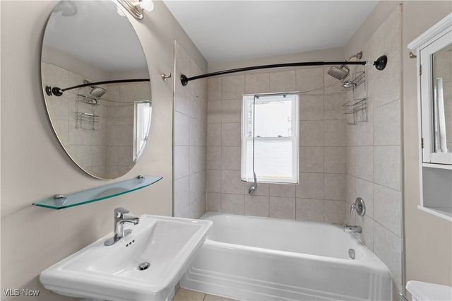 5688 Shawnee Drive, Lyndhurst, OH 44124