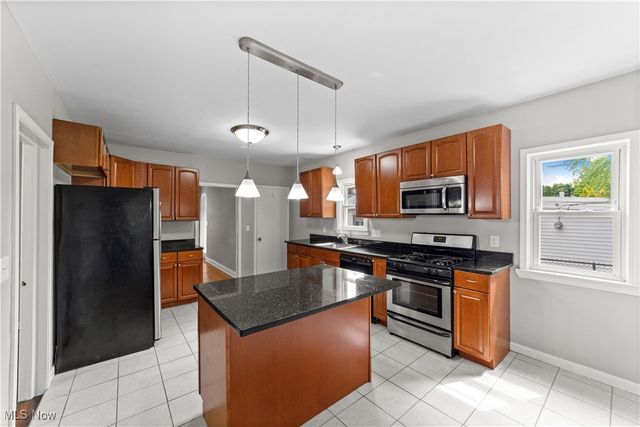 5688 Shawnee Drive, Lyndhurst, OH 44124