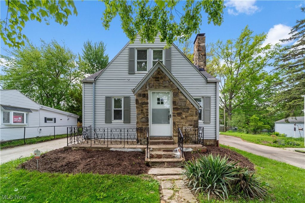 5688 Shawnee Drive, Lyndhurst, OH 44124