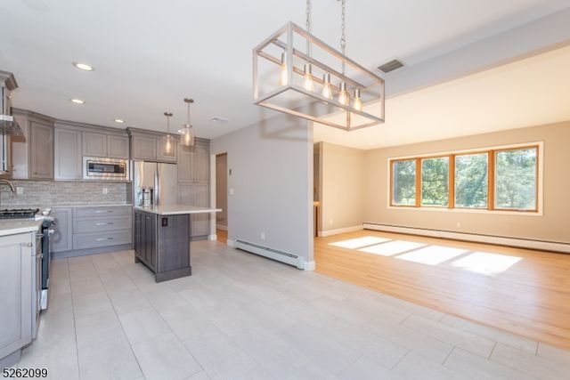 156 Overlook Ave, East Hanover Twp., NJ 07936