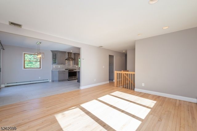 156 Overlook Ave, East Hanover Twp., NJ 07936