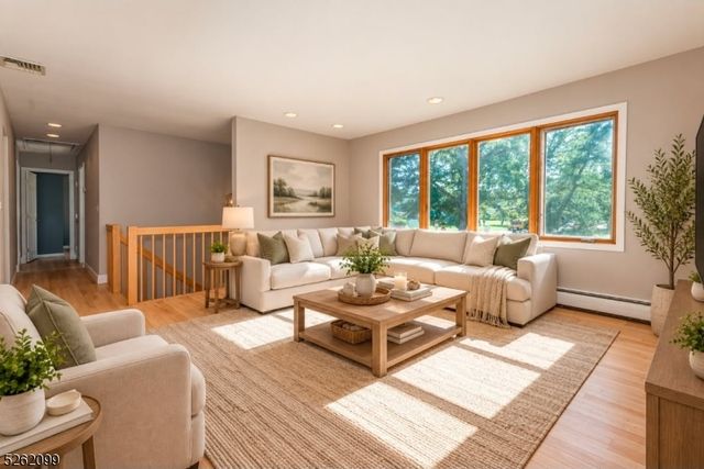 156 Overlook Ave, East Hanover Twp., NJ 07936
