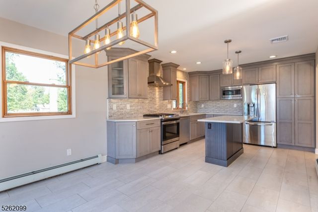 156 Overlook Ave, East Hanover Twp., NJ 07936