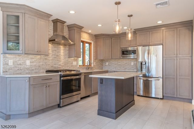 156 Overlook Ave, East Hanover Twp., NJ 07936