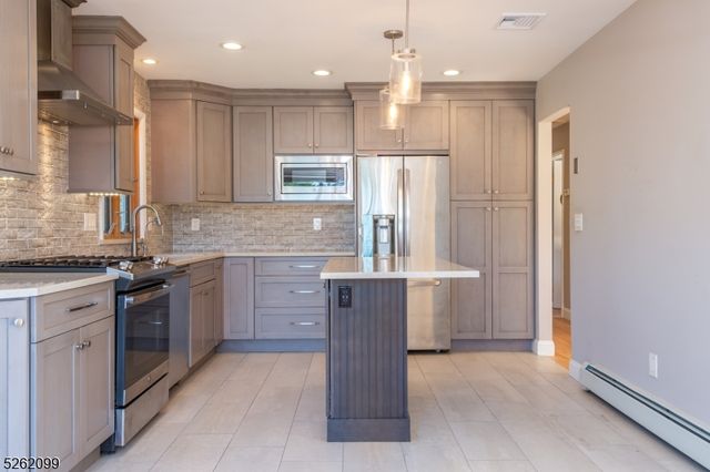 156 Overlook Ave, East Hanover Twp., NJ 07936