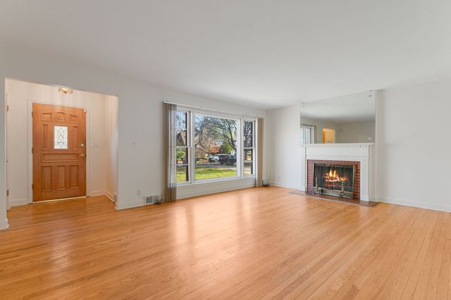 4700 Central Avenue, Western Springs, IL 60558