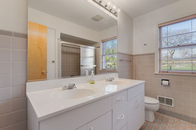 4700 Central Avenue, Western Springs, IL 60558