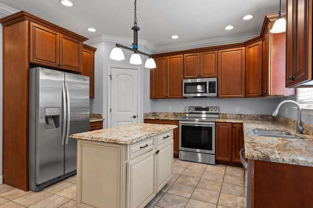 8858 Mckenzie Farm Drive, Ooltewah, TN 37363