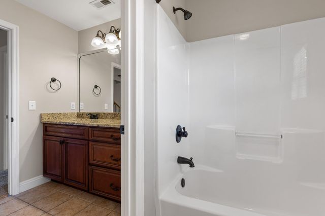 8858 Mckenzie Farm Drive, Ooltewah, TN 37363