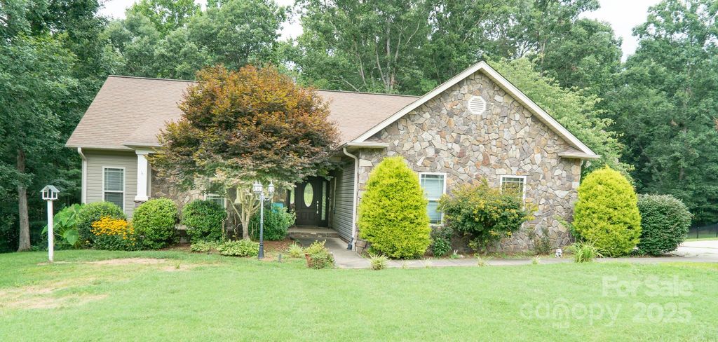 3615 Hollow Oak Lane, Lenoir, NC 28645