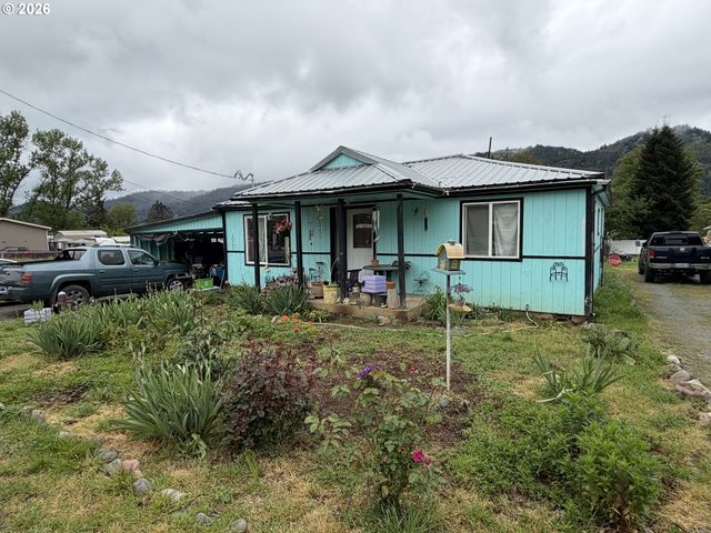 1021 HILL St, Myrtle Creek, OR 97457