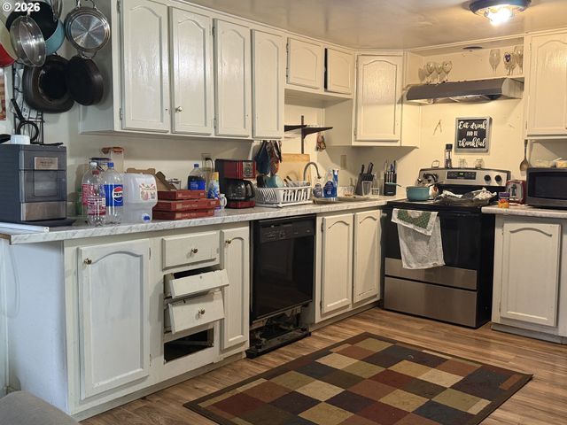 1021 HILL St, Myrtle Creek, OR 97457