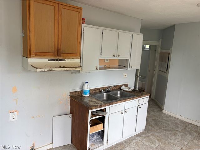 2100 W 95th Street, Cleveland, OH 44102