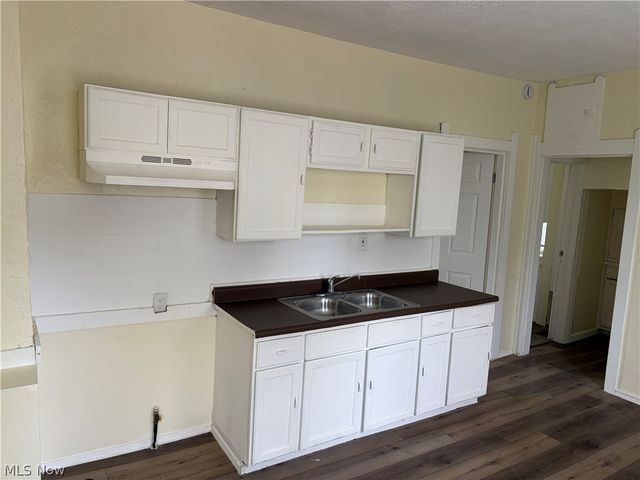 2100 W 95th Street, Cleveland, OH 44102