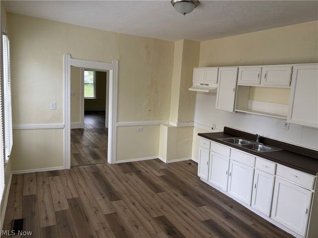 2100 W 95th Street, Cleveland, OH 44102