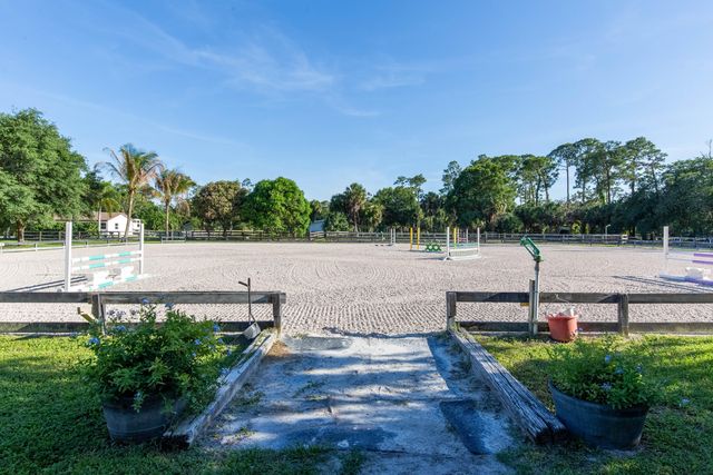 851 Hyde Park Road, Loxahatchee Groves, FL 33470