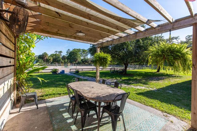 851 Hyde Park Road, Loxahatchee Groves, FL 33470