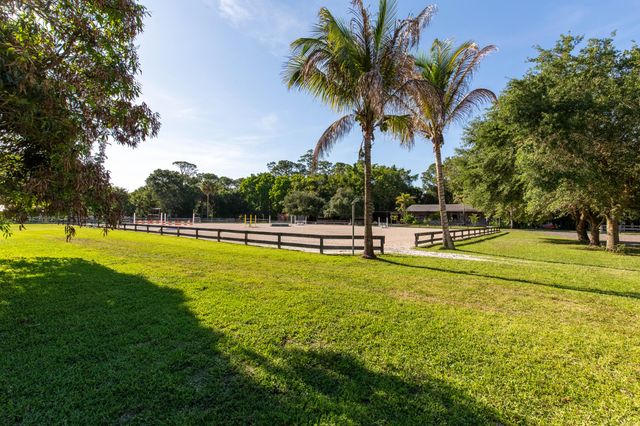 851 Hyde Park Road, Loxahatchee Groves, FL 33470