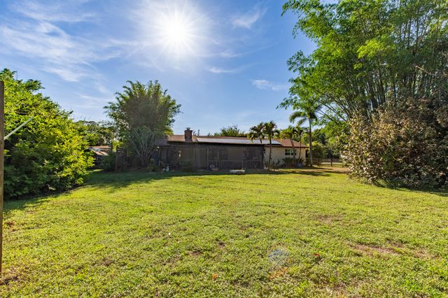 851 Hyde Park Road, Loxahatchee Groves, FL 33470
