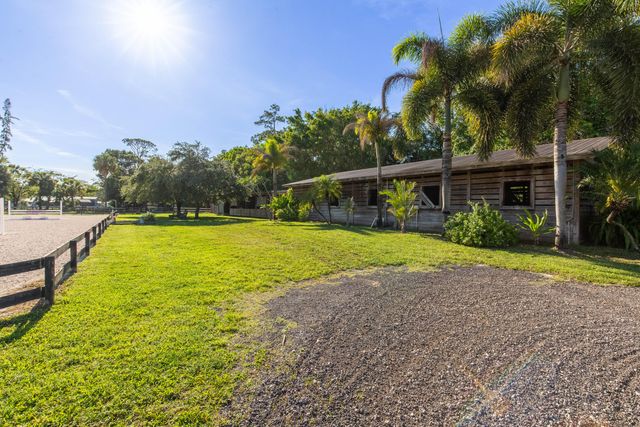 851 Hyde Park Road, Loxahatchee Groves, FL 33470