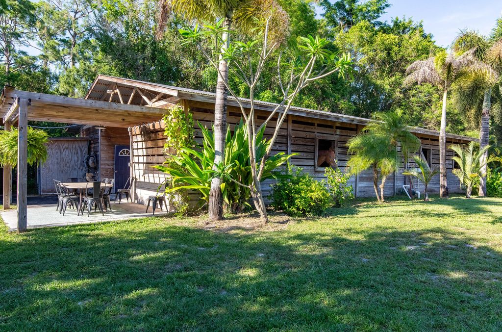 851 Hyde Park Road, Loxahatchee Groves, FL 33470