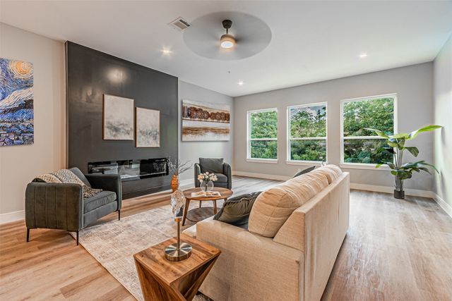 2376 Longhorn Street C, Dallas, TX 75228