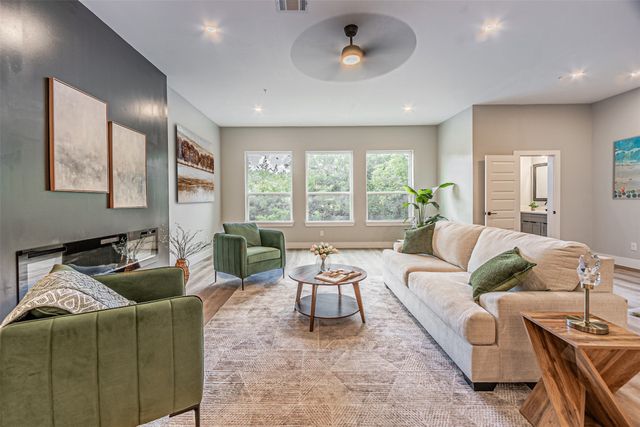 2376 Longhorn Street C, Dallas, TX 75228