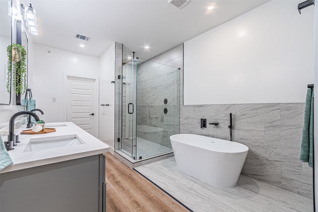 2376 Longhorn Street C, Dallas, TX 75228