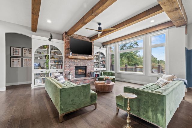 1373 N Rockingham Avenue, Nixa, MO 65714