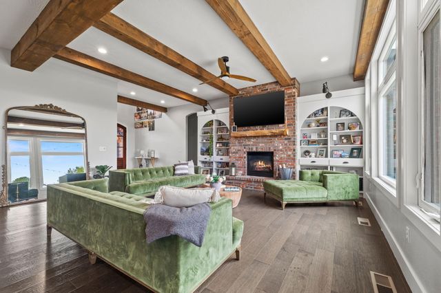 1373 N Rockingham Avenue, Nixa, MO 65714