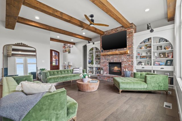 1373 N Rockingham Avenue, Nixa, MO 65714