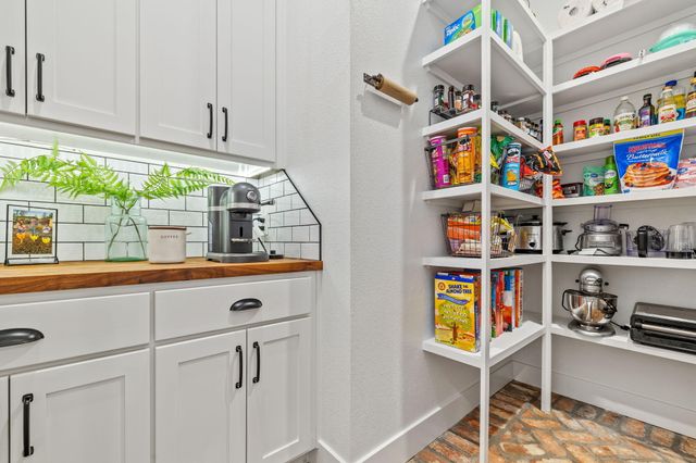 1373 N Rockingham Avenue, Nixa, MO 65714