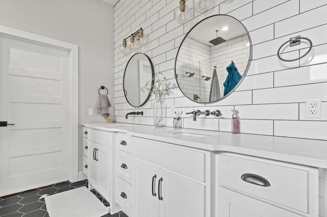 1373 N Rockingham Avenue, Nixa, MO 65714